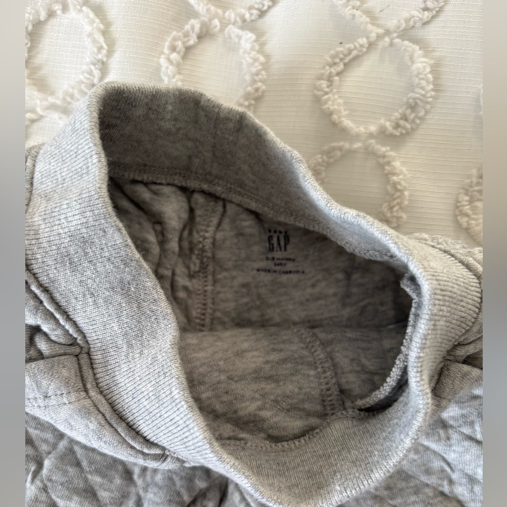 GAP Light Gray Quilted Baby Outfit - Picture 7 of 8